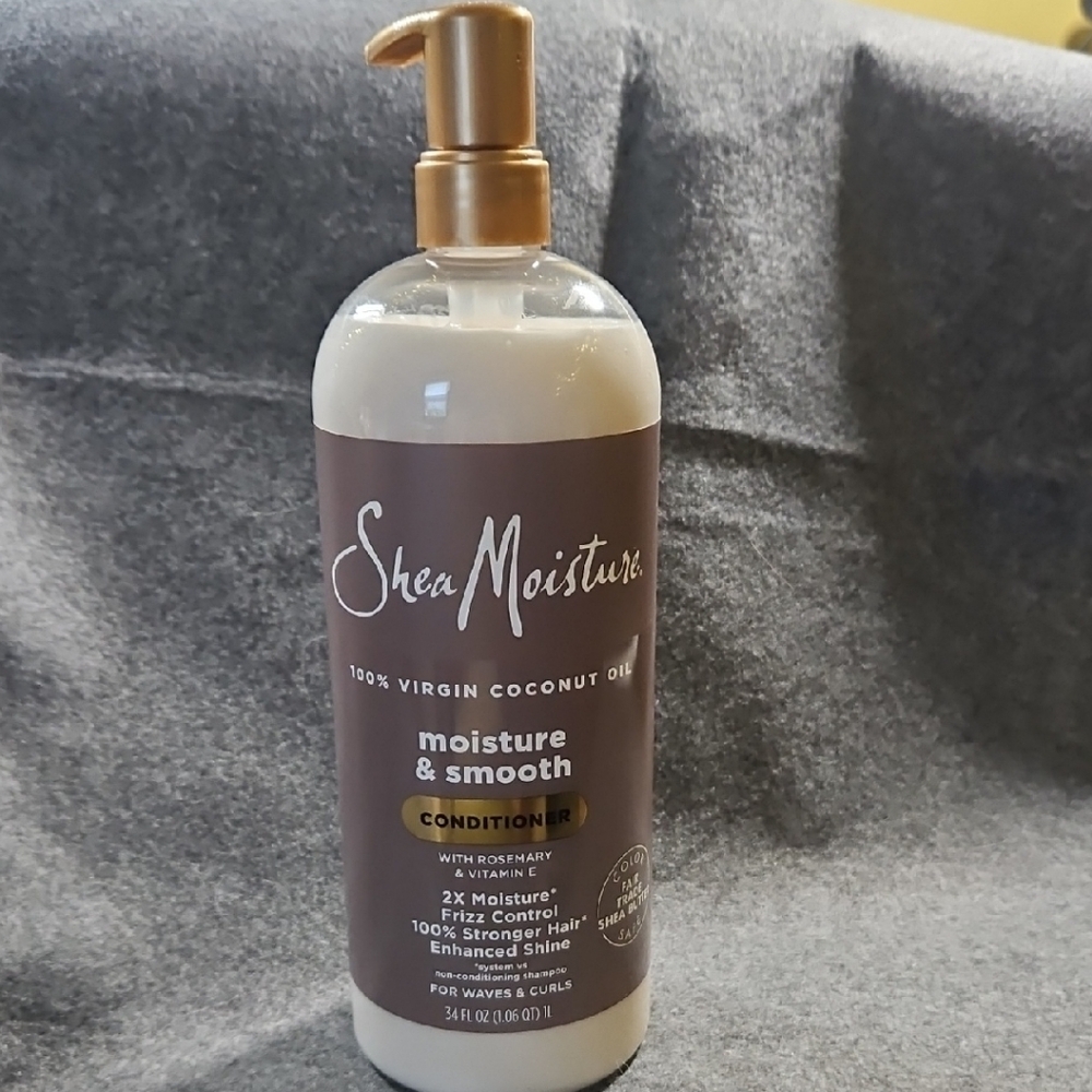 Shea Moisture Moisture & Smooth Conditioner - Cream and Gold